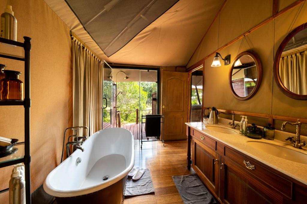 Elewana Sand River Camp Bathroom