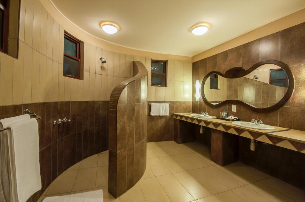 Lake Nakuru Sopa Lodge Kenya Bathroom