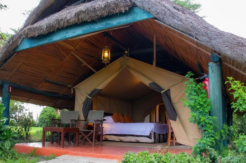Sweetwaters Serena Camp Waterhole View Tent