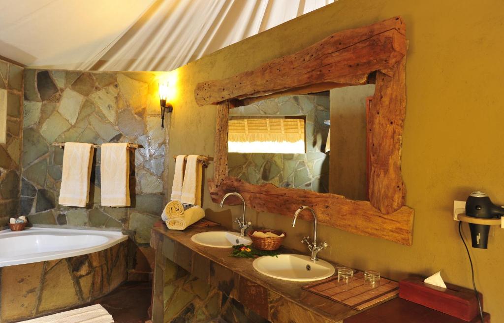 Bathroom Severin Safari Camp Tsavo West Kenya