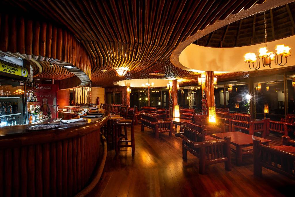 salt lick safari lodge lounge area