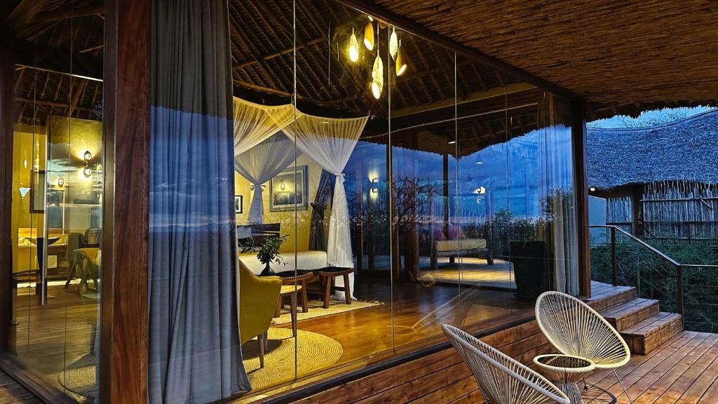 soroi lions bluff lodge Kenya