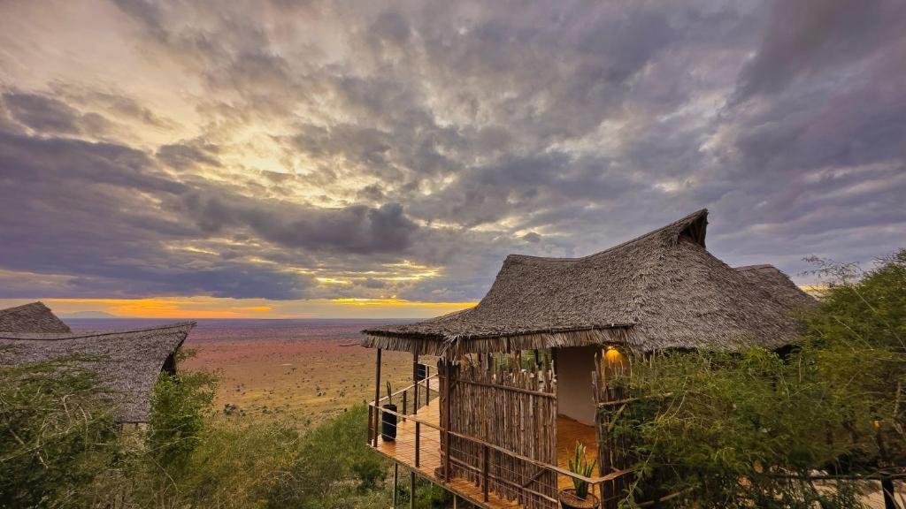 safari to soroi lions bluff lodge Kenya