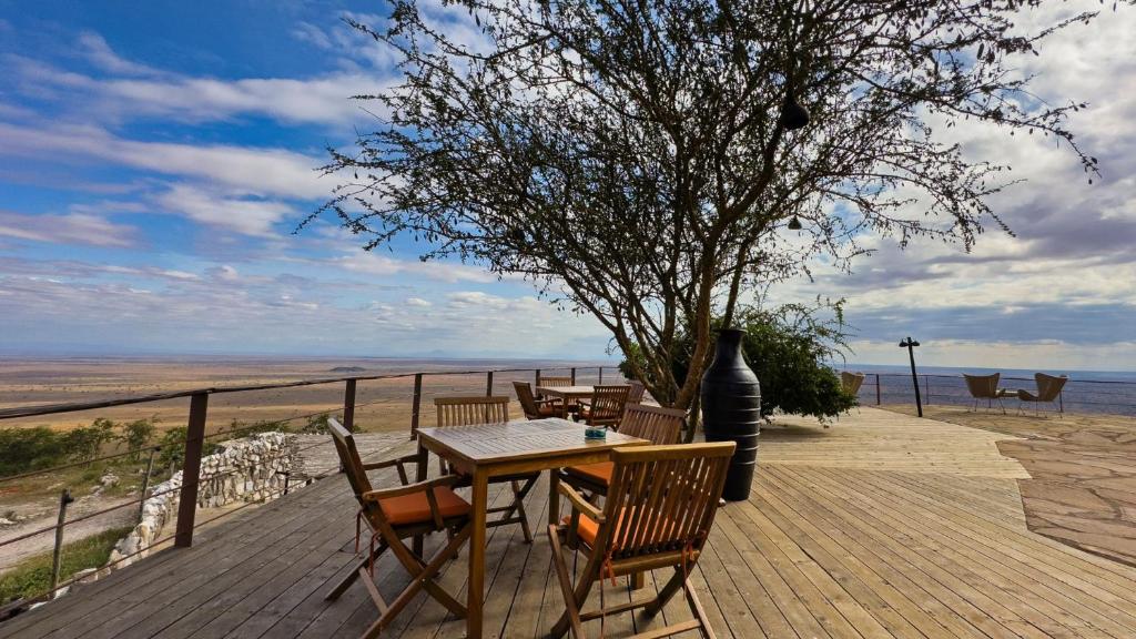 safari to soroi lions bluff lodge Kenya